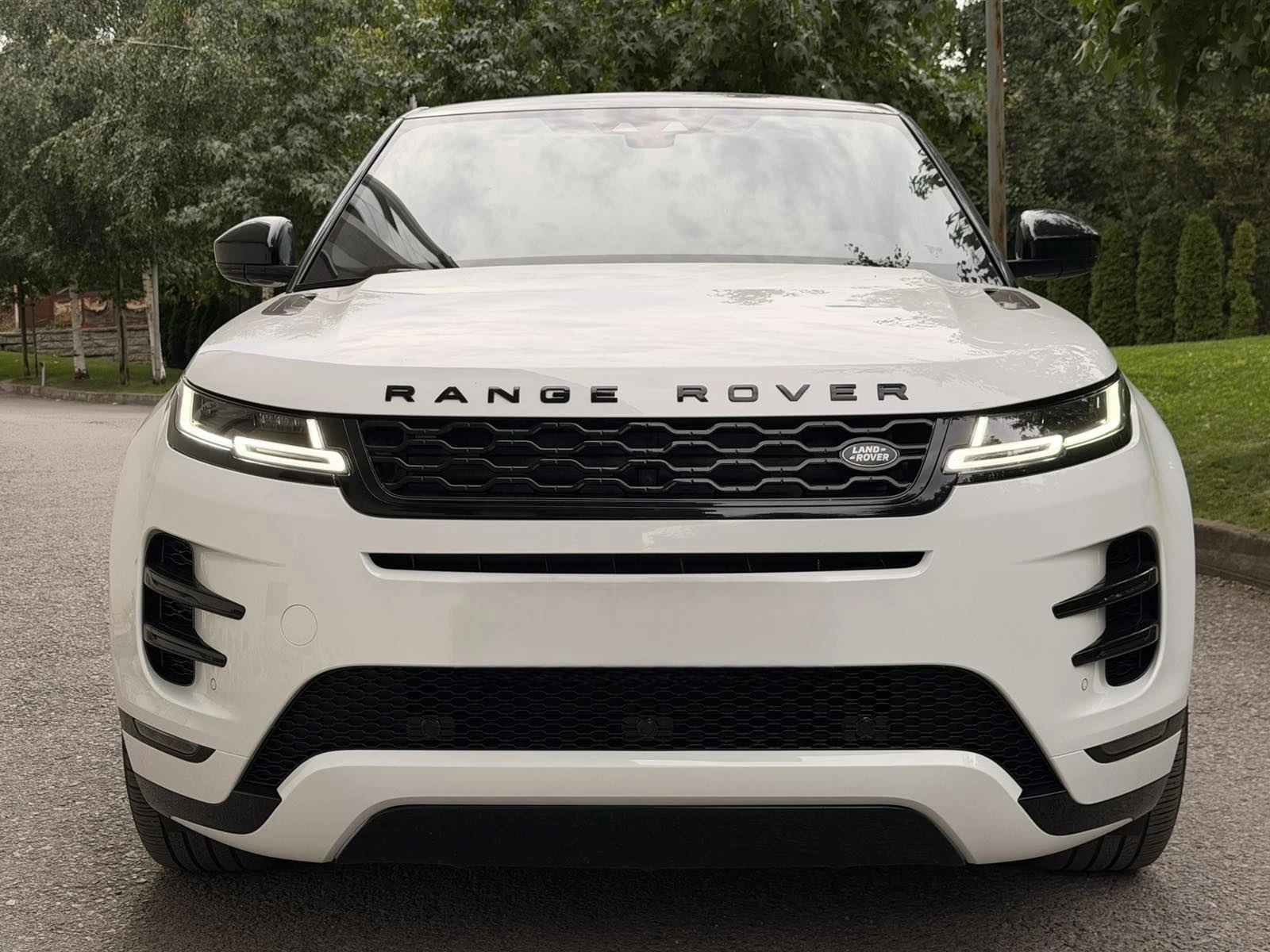 Land Rover Evoque 2.0d / R-DYNAMIC / 4x4, снимка 2 - Автомобили и джипове - 56166055