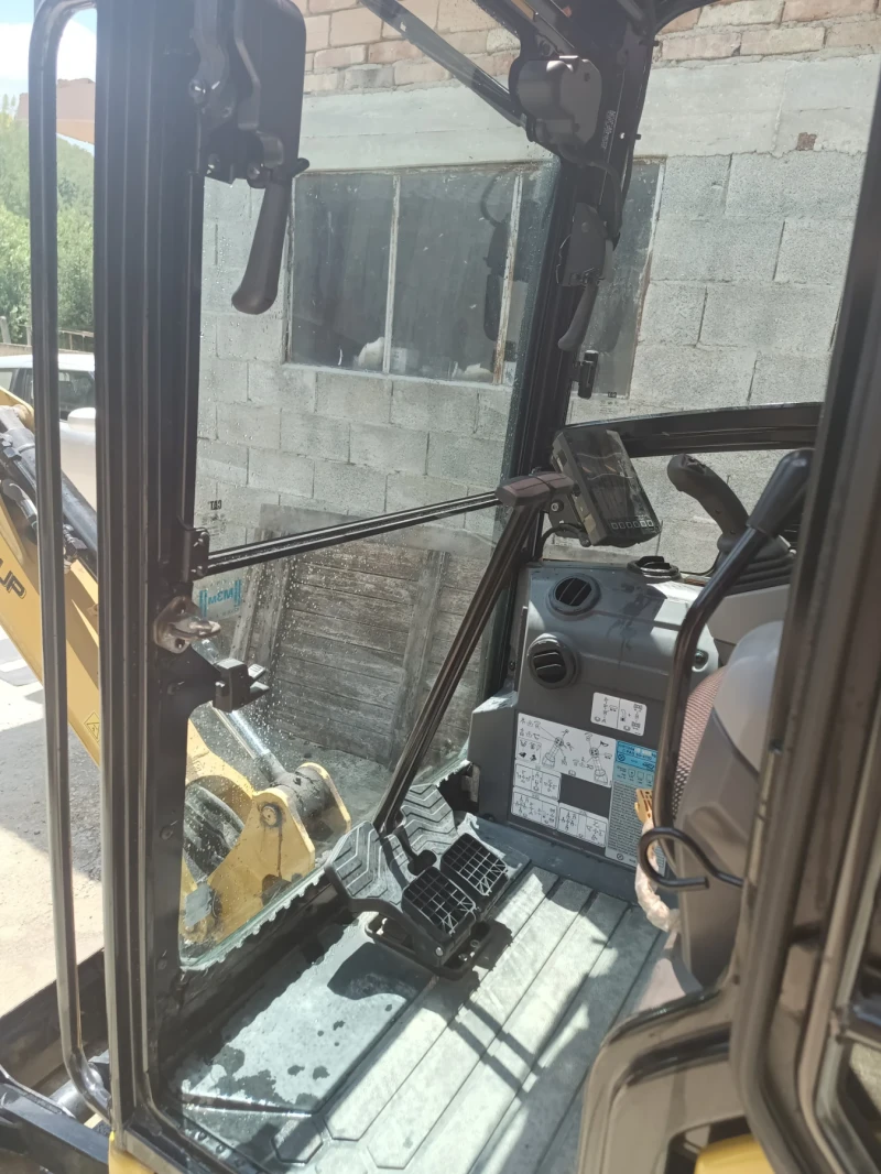 Багер Cat 301.6, снимка 5 - Индустриална техника - 52578934