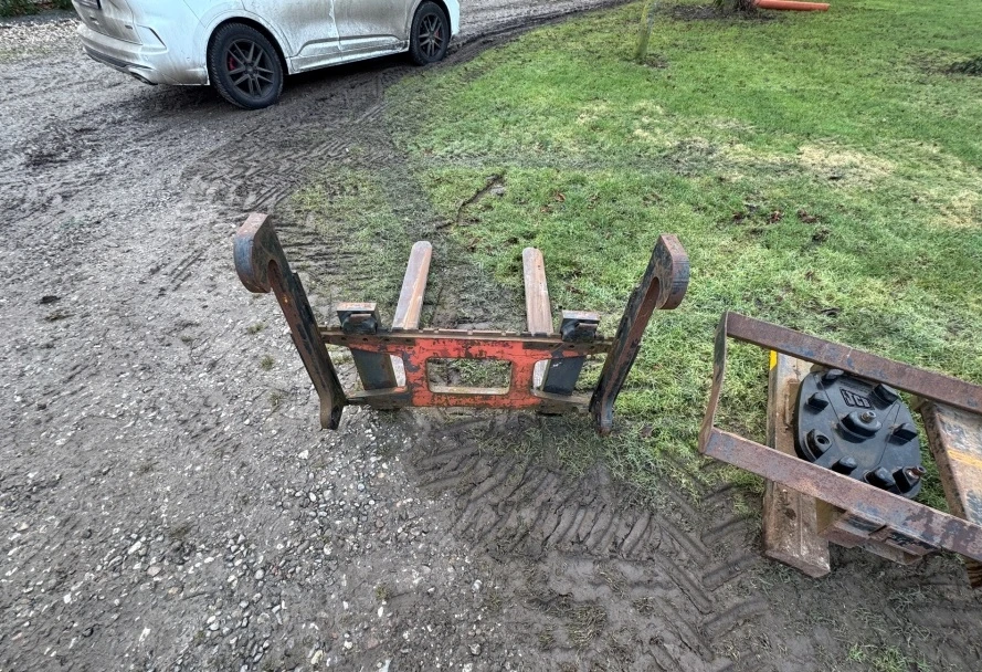 Багер JCB 4CX 14H4WA, снимка 13 - Индустриална техника - 54914860