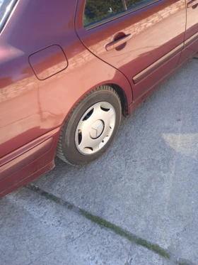 Mercedes-Benz E 200 - 3700 € / 7236.57 лв. - 76696182 6