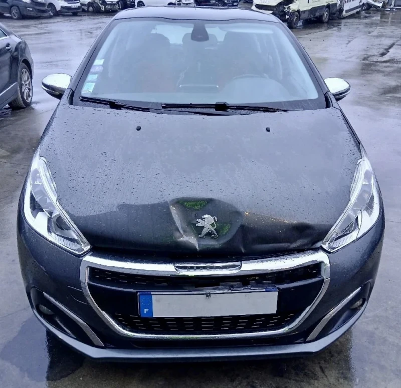 Peugeot 208 1.2i AUTOMATIC EURO6, снимка 2 - Автомобили и джипове - 48320872