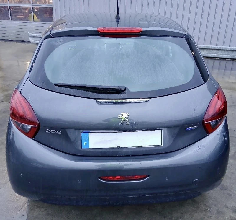 Peugeot 208 1.2i AUTOMATIC EURO6, снимка 6 - Автомобили и джипове - 48320872