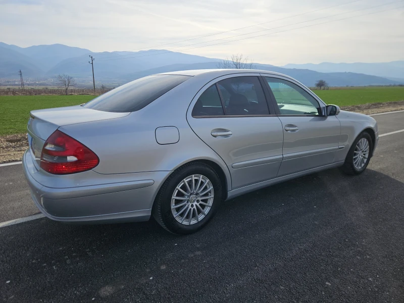 Mercedes-Benz E 220 Топ, снимка 5 - Автомобили и джипове - 49436329