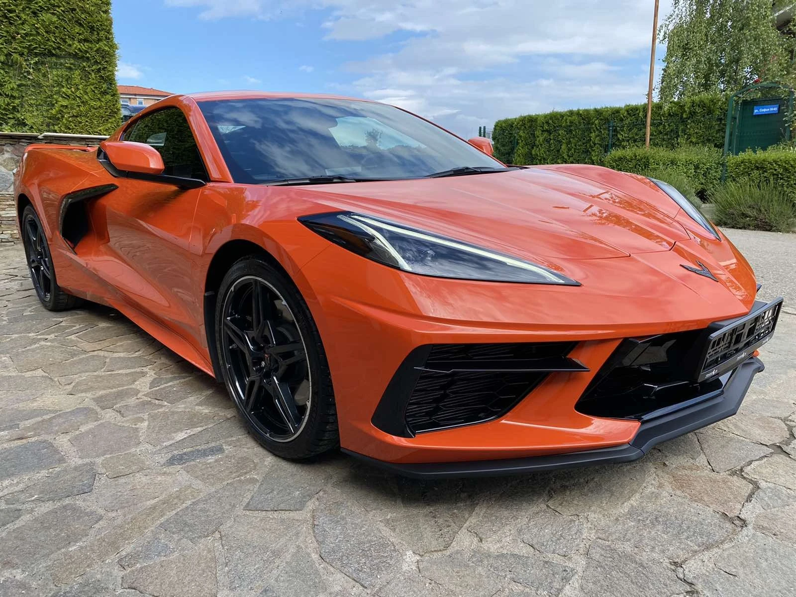 Chevrolet Corvette C8 6.2L Stingray 1LT НАЛИЧЕН  - изображение 3