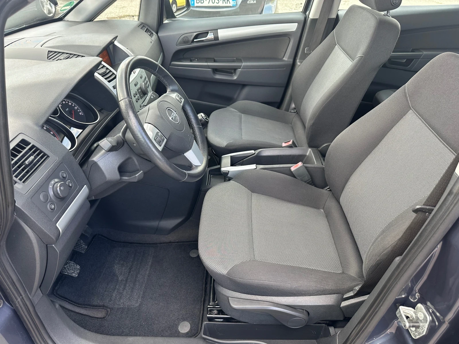 Opel Zafira 1.6 7 Места Facelift  - изображение 10