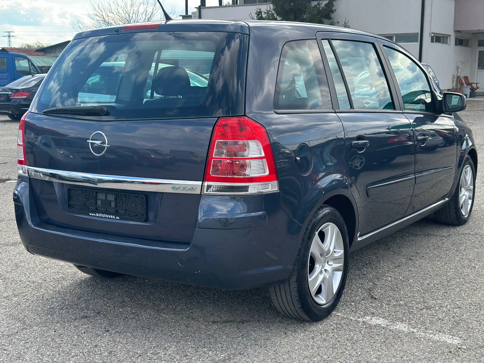 Opel Zafira 1.6 7 Места Facelift  - изображение 4
