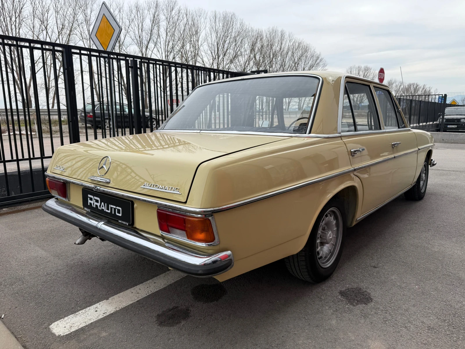 Mercedes-Benz 114 2.3 automatic  - изображение 5