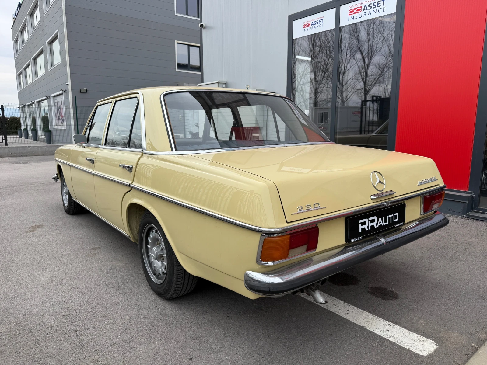 Mercedes-Benz 114 2.3 automatic  - изображение 3