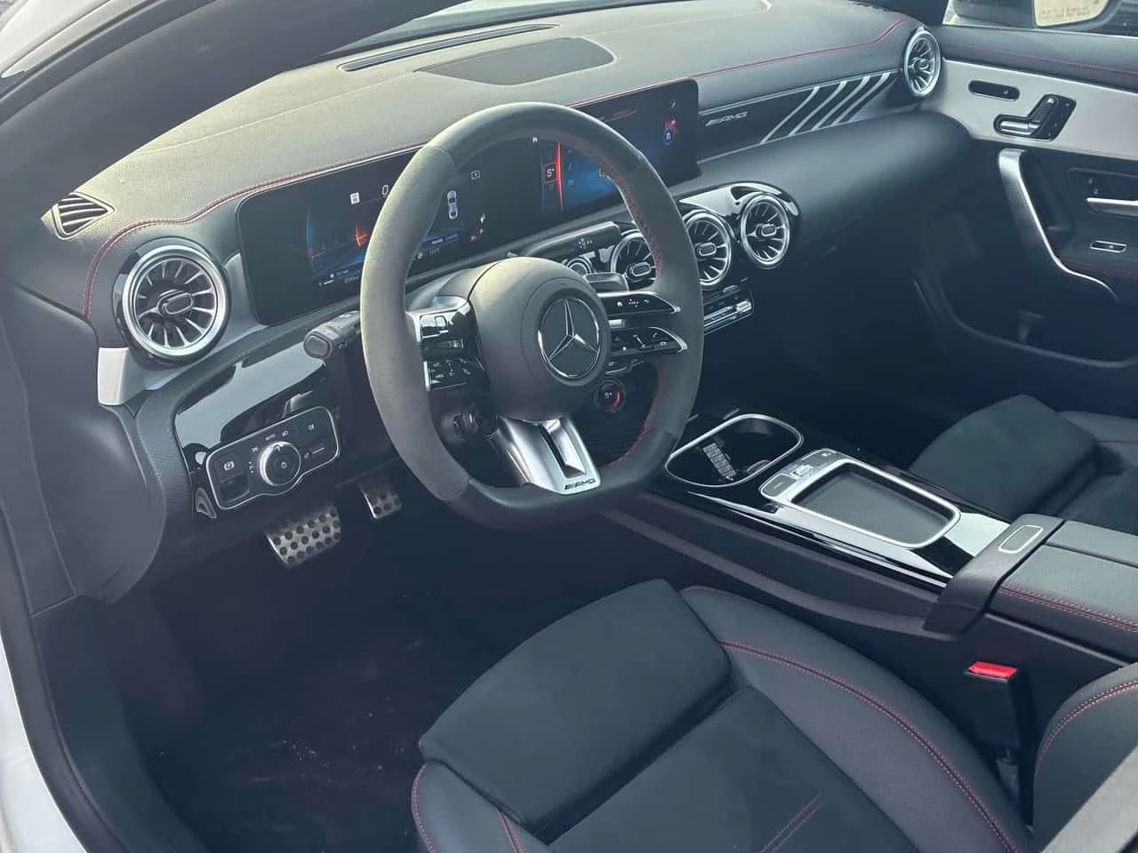 Mercedes-Benz CLA * AMG 35 * PANO* ПОДГРЕВ* KEYLESS* , снимка 5 - Автомобили и джипове - 53799428