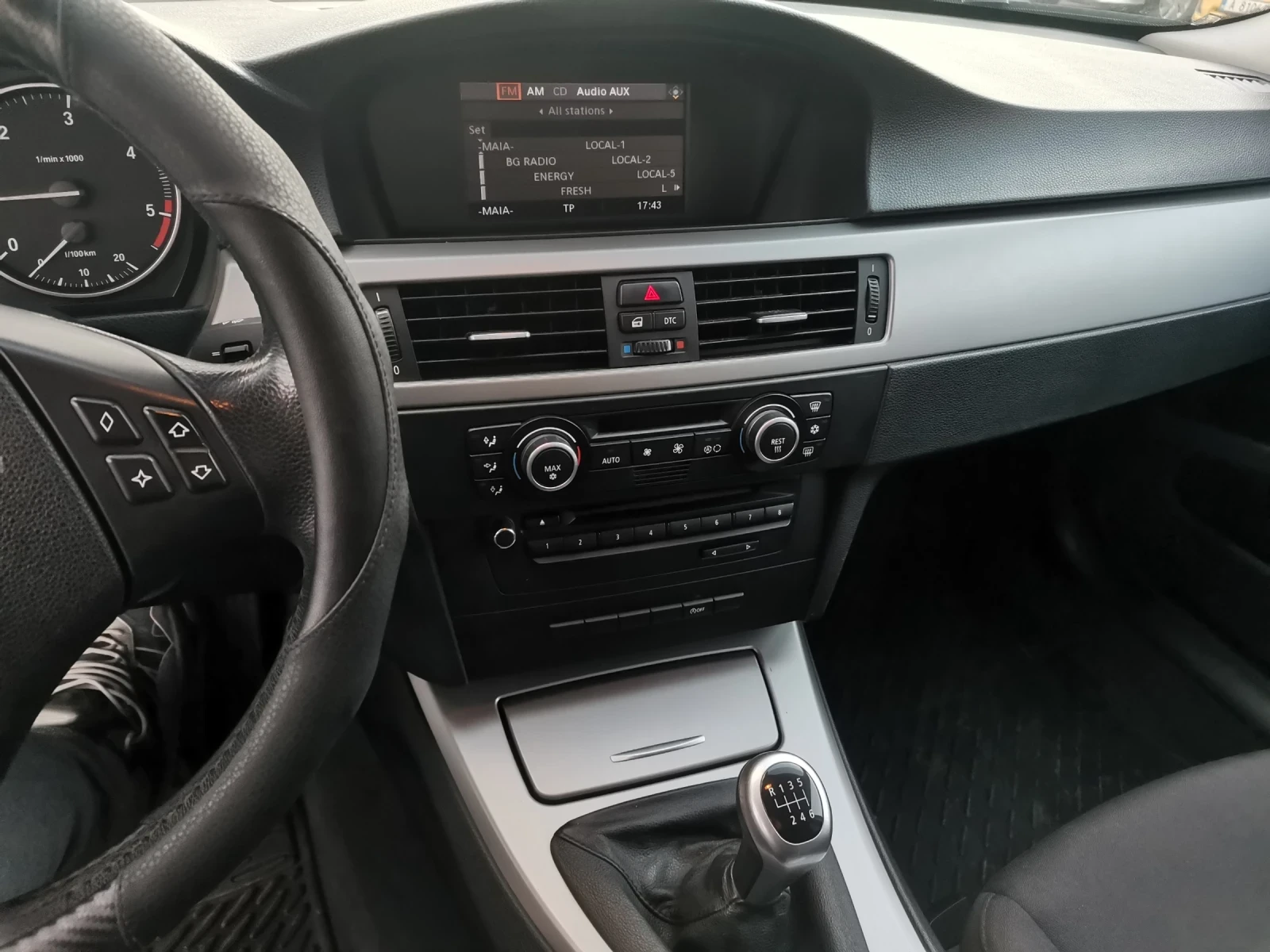 BMW 318 Е91, снимка 12 - Автомобили и джипове - 53931773