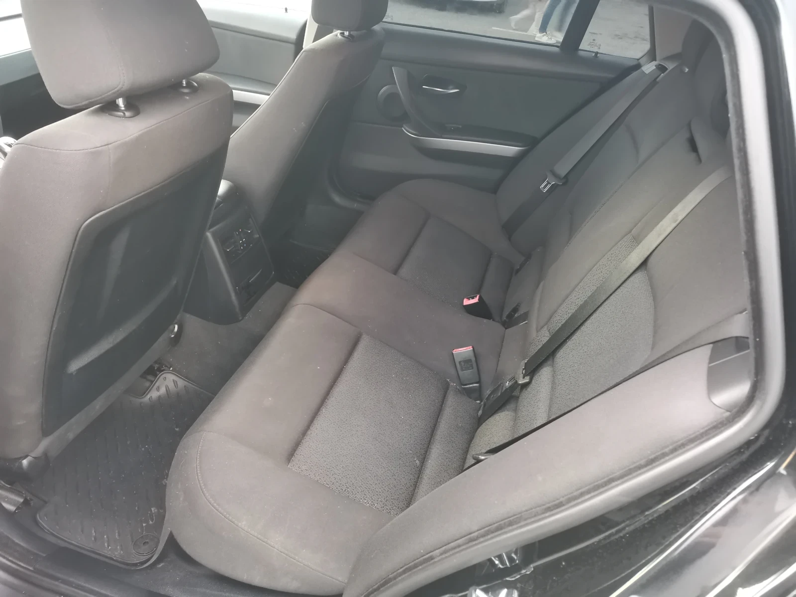 BMW 318 Е91, снимка 14 - Автомобили и джипове - 53931773