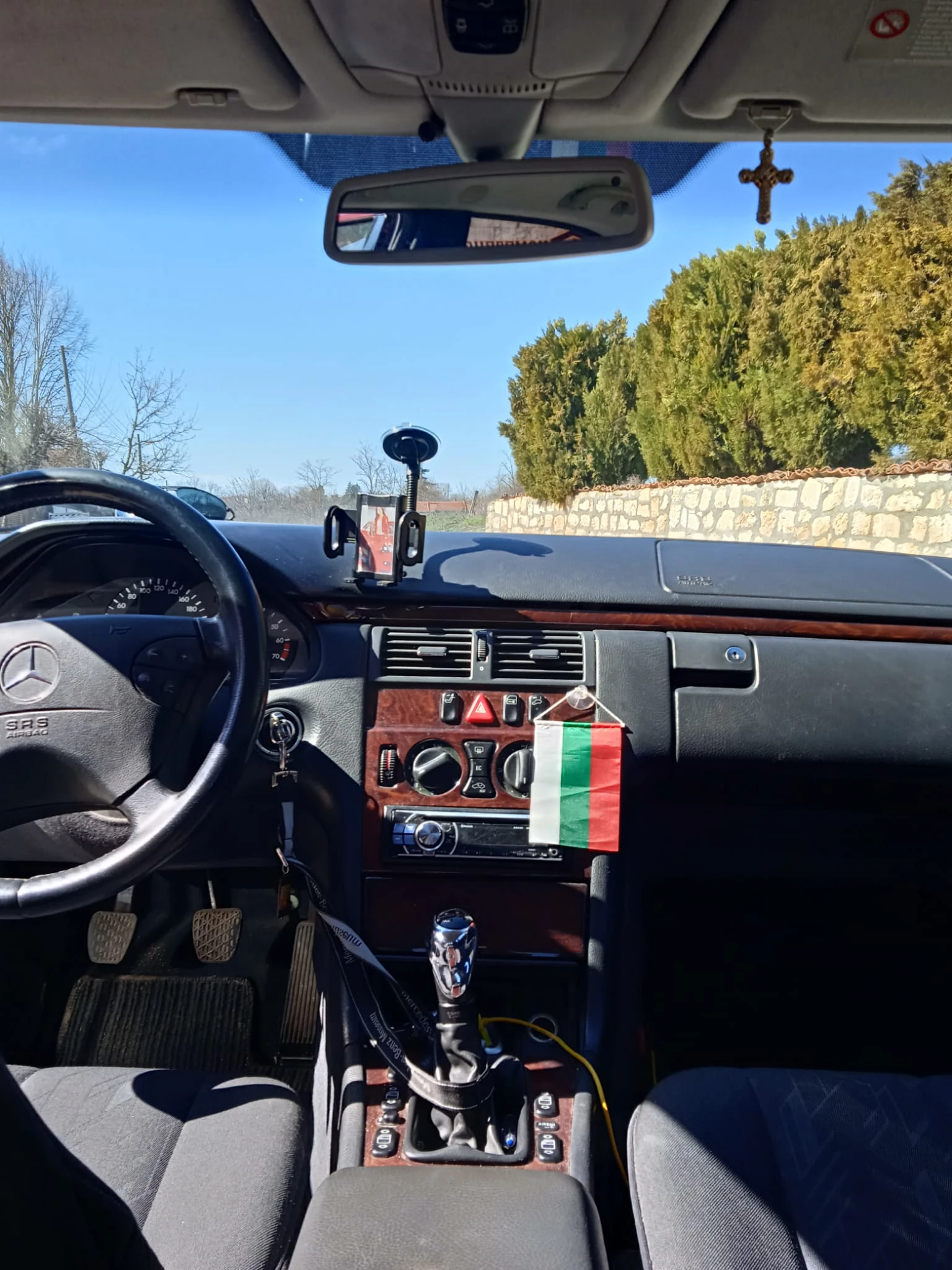 Mercedes-Benz E 200, снимка 8 - Автомобили и джипове - 53937522