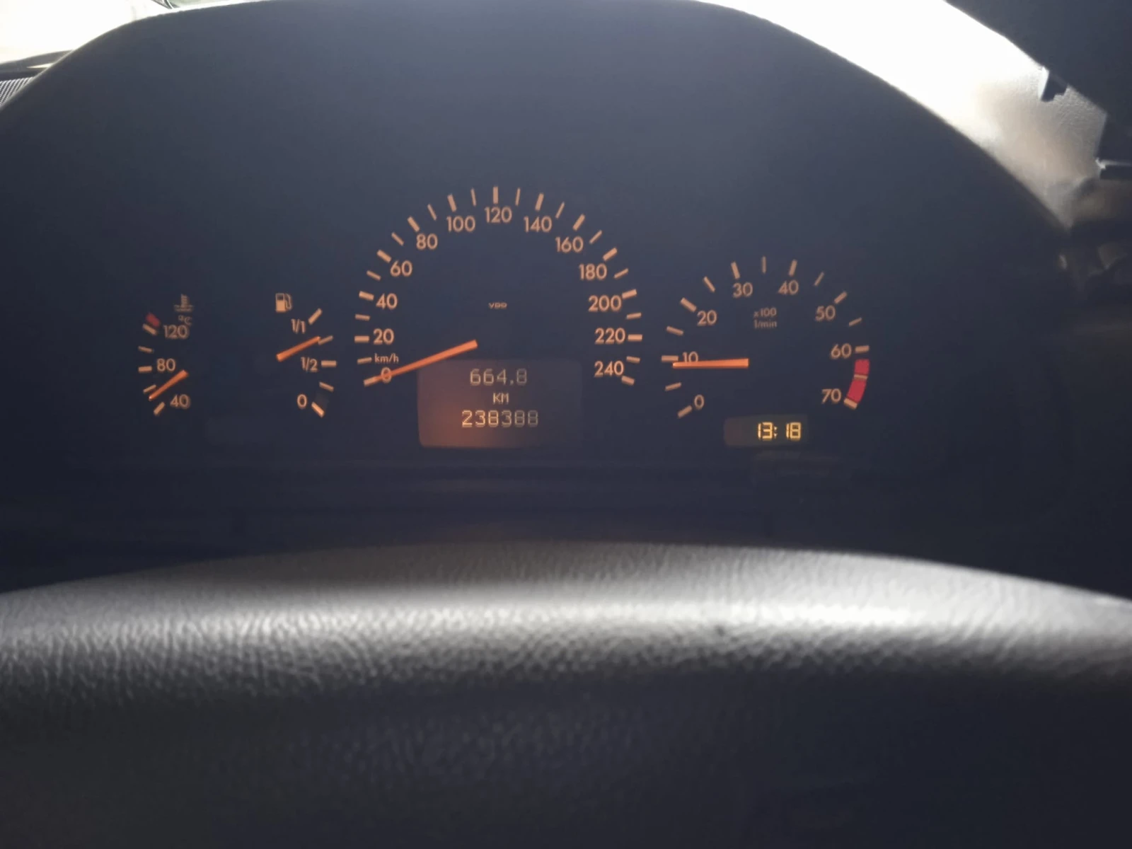 Mercedes-Benz E 200, снимка 12 - Автомобили и джипове - 53937522