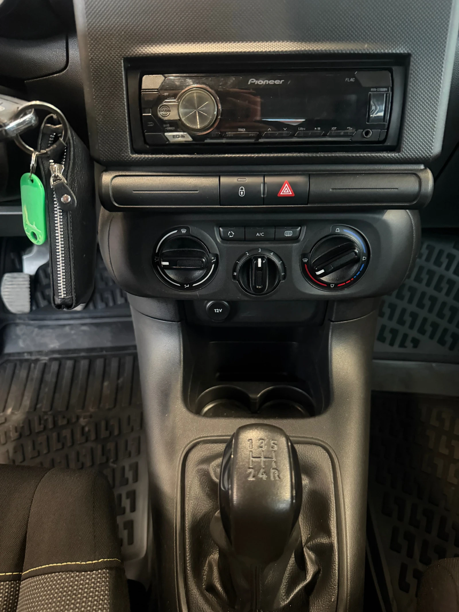 Citroen C3 1.2, снимка 11 - Автомобили и джипове - 53983478