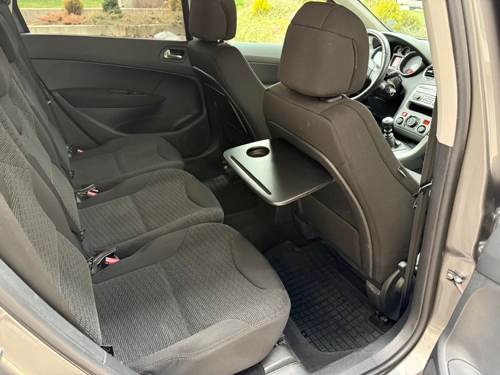 Peugeot 308 SW 1.6HDI 109ph* 6sp* НАВИ* ПАНОРАМА* ОБСЛУЖЕН* * , снимка 14 - Автомобили и джипове - 54150288