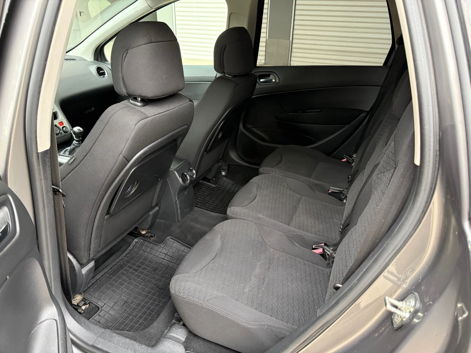 Peugeot 308 SW 1.6HDI 109ph* 6sp* НАВИ* ПАНОРАМА* ОБСЛУЖЕН* * , снимка 15 - Автомобили и джипове - 54150288