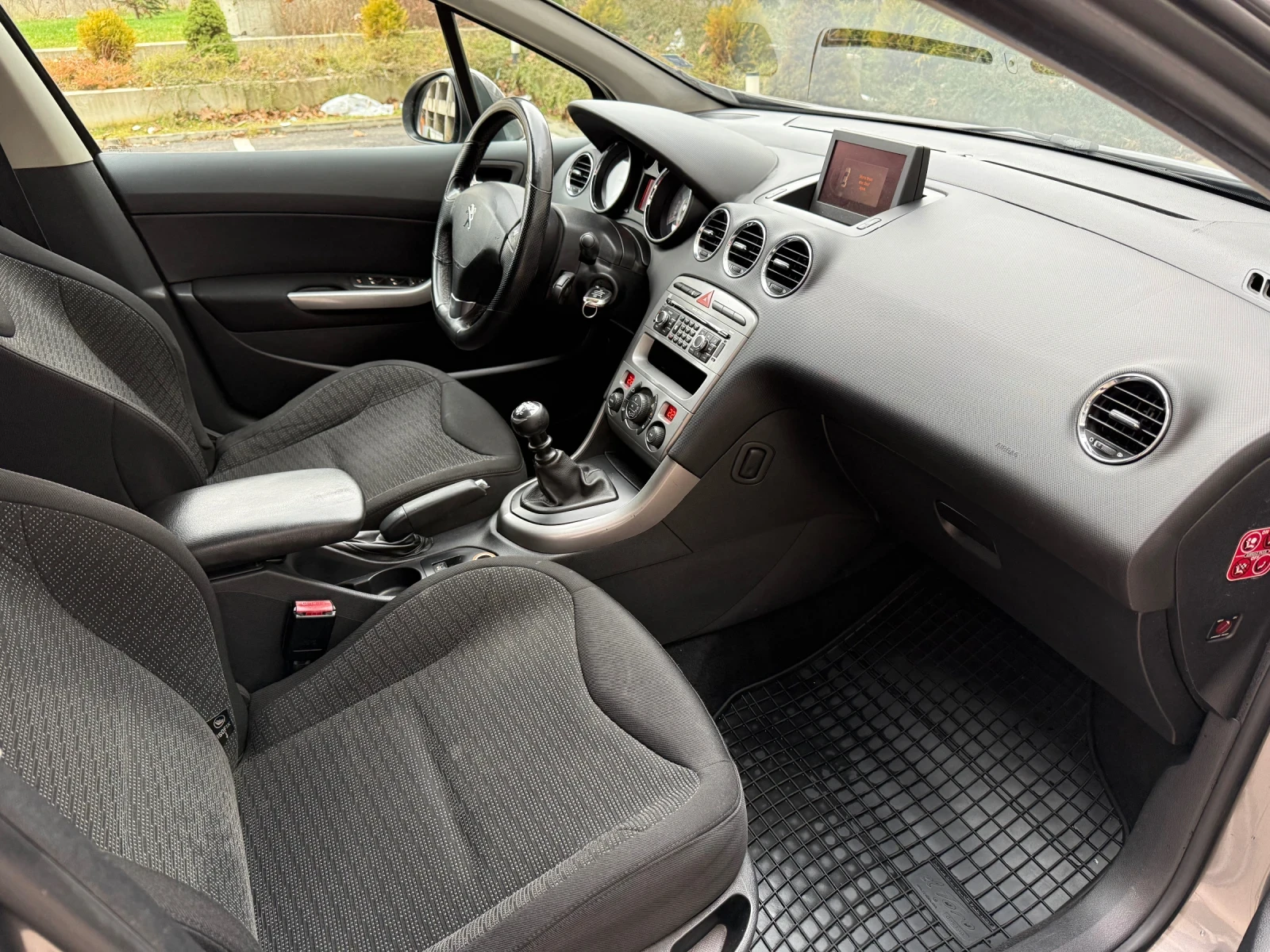 Peugeot 308 SW 1.6HDI 109ph* 6sp* НАВИ* ПАНОРАМА* ОБСЛУЖЕН* * , снимка 13 - Автомобили и джипове - 54150288