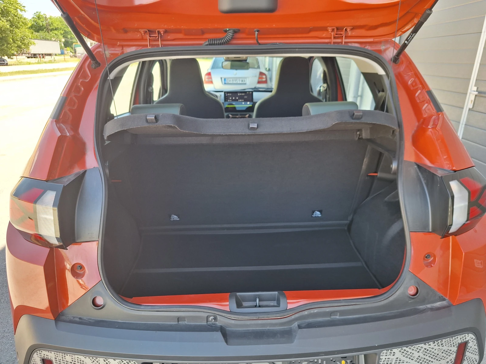 Dacia Spring NMC 27 kwh като нова със заверена Гаранция в BG, снимка 16 - Автомобили и джипове - 54739591