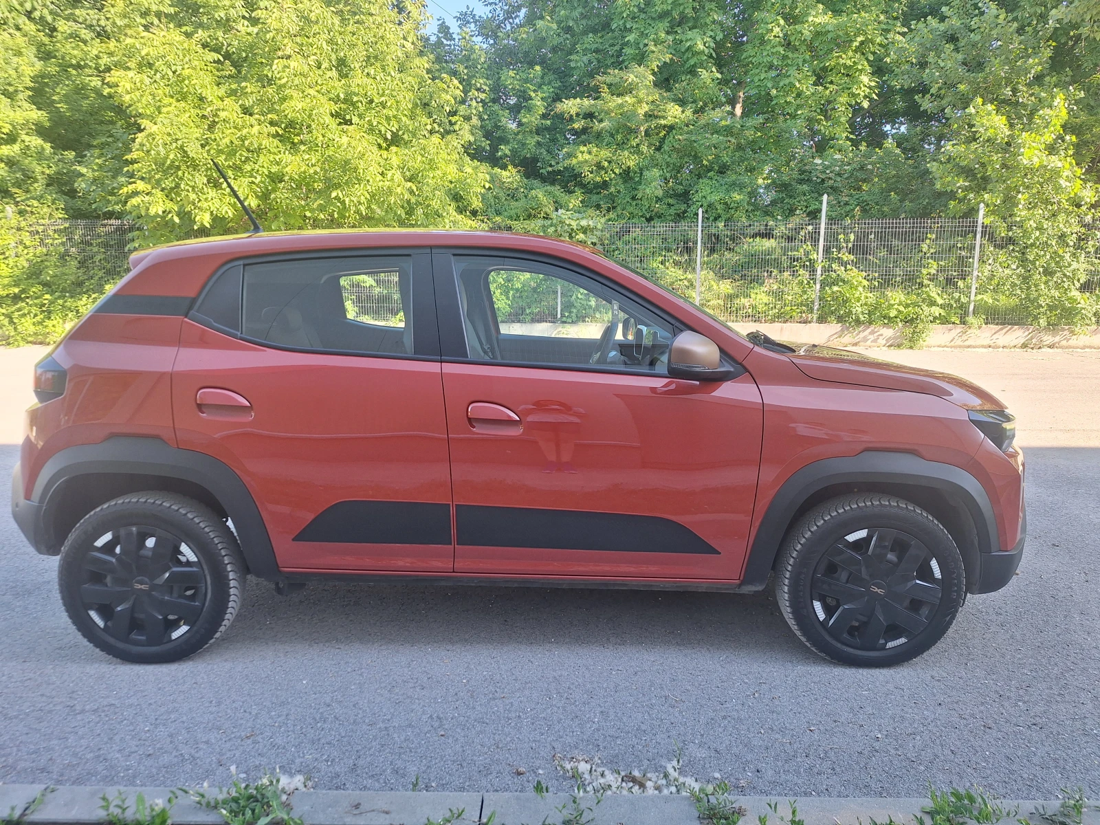 Dacia Spring NMC 27 kwh като нова със заверена Гаранция в BG, снимка 4 - Автомобили и джипове - 54739591