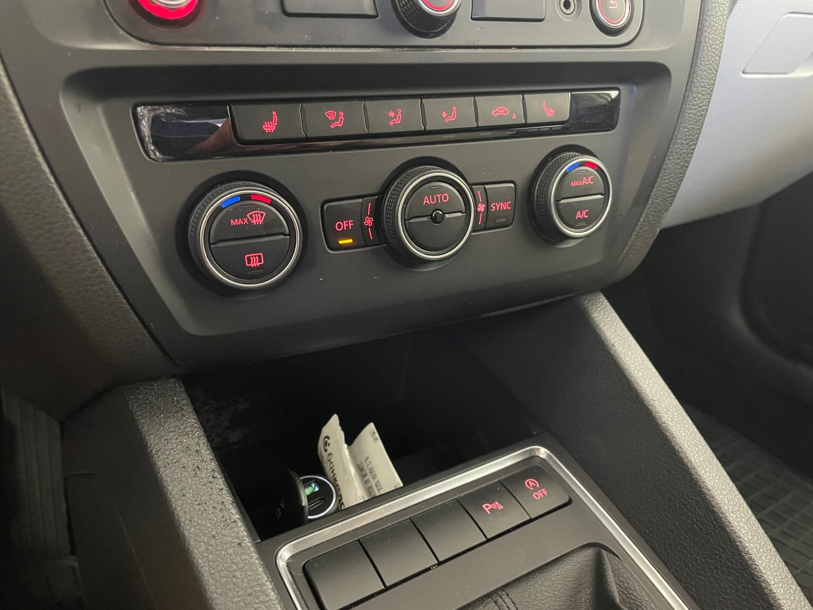 VW Jetta 2.0TDi EURO6, снимка 11 - Автомобили и джипове - 54833410