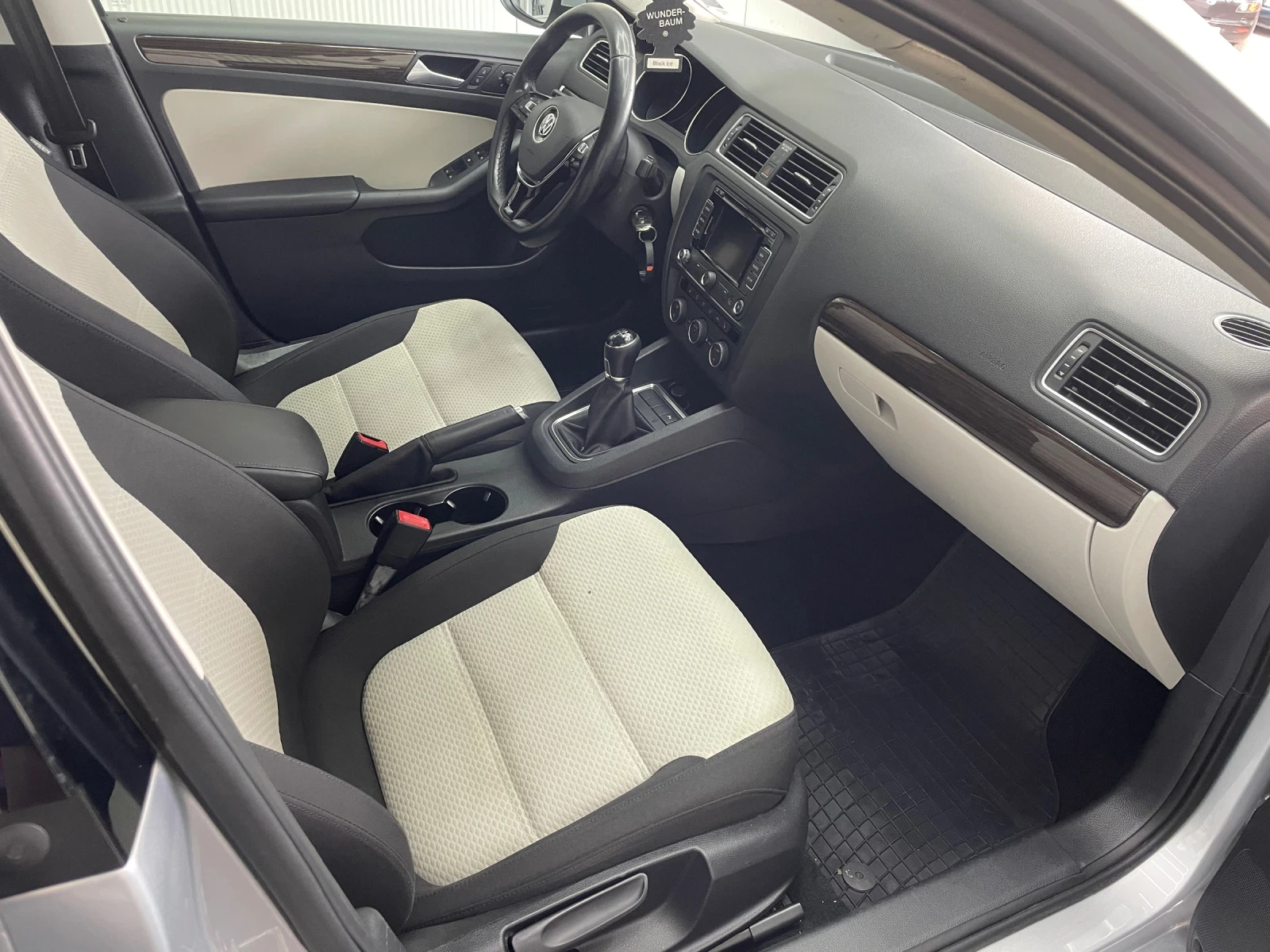 VW Jetta 2.0TDi EURO6, снимка 5 - Автомобили и джипове - 54833410
