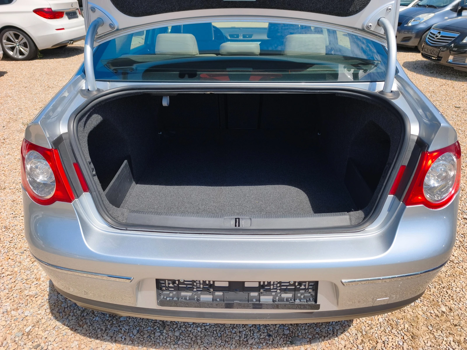 VW Passat 8-КЛАПАНА, снимка 16 - Автомобили и джипове - 55031431