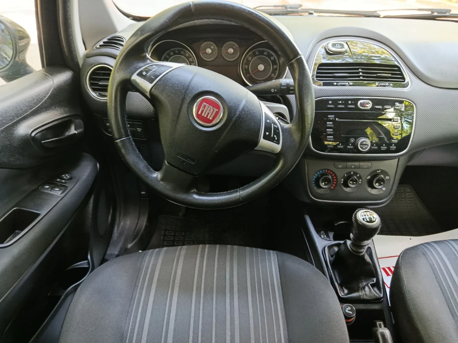 Fiat Punto EVO 12г. бензин 1.2, снимка 10 - Автомобили и джипове - 55396382