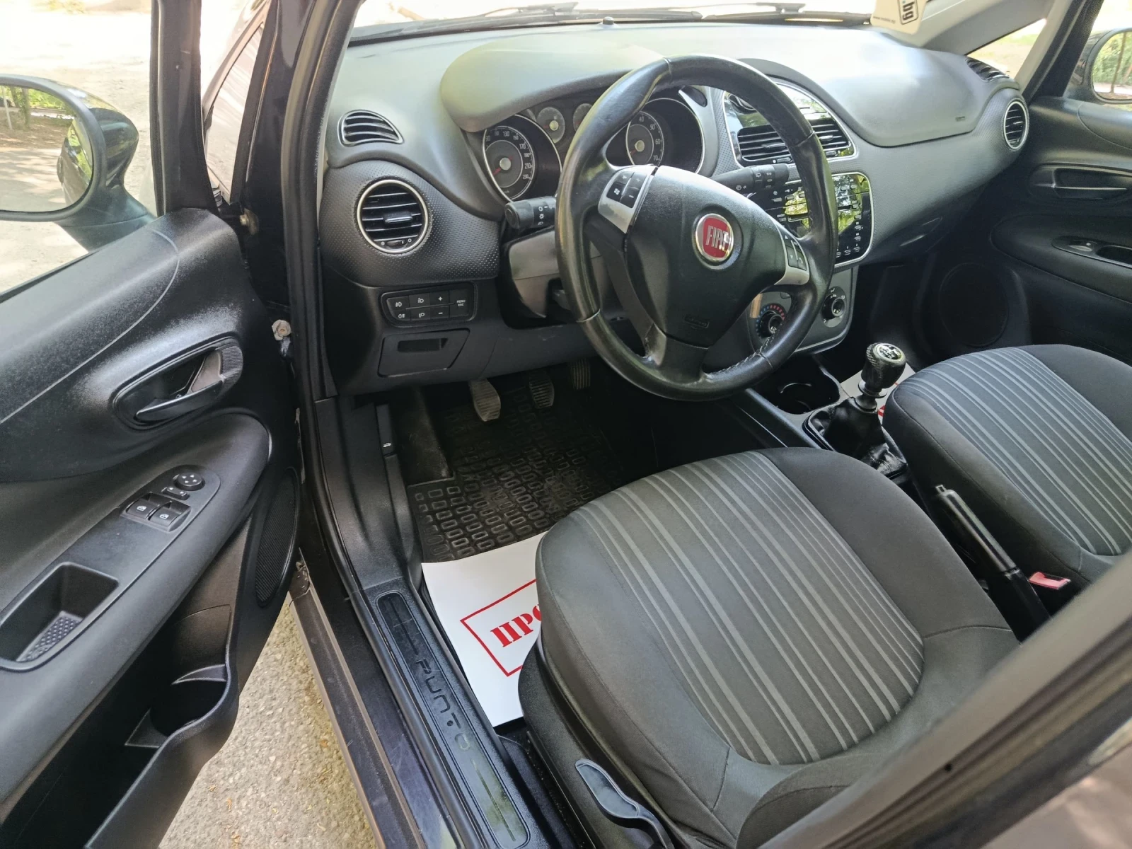 Fiat Punto EVO 12г. бензин 1.2, снимка 9 - Автомобили и джипове - 55396382