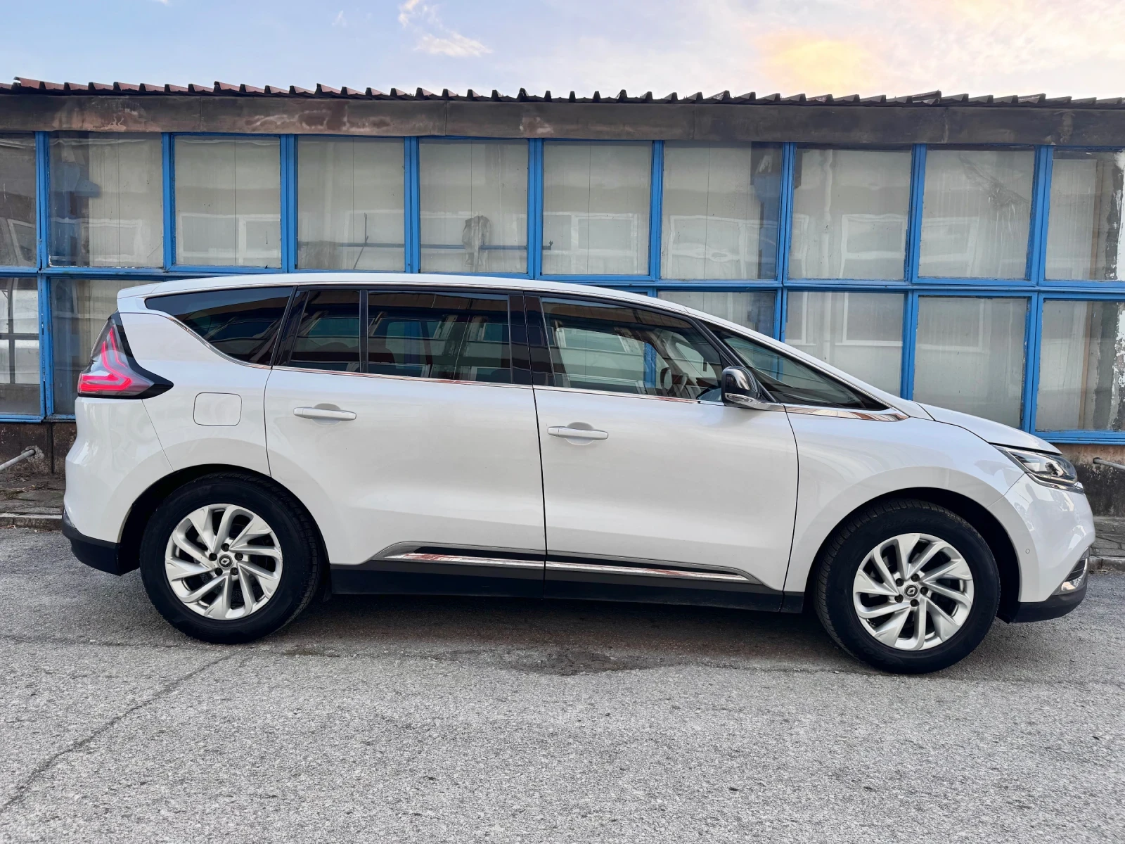 Renault Espace 1.6dci* LED* Темпомат* 7Местен* TOP, снимка 2 - Автомобили и джипове - 56712097
