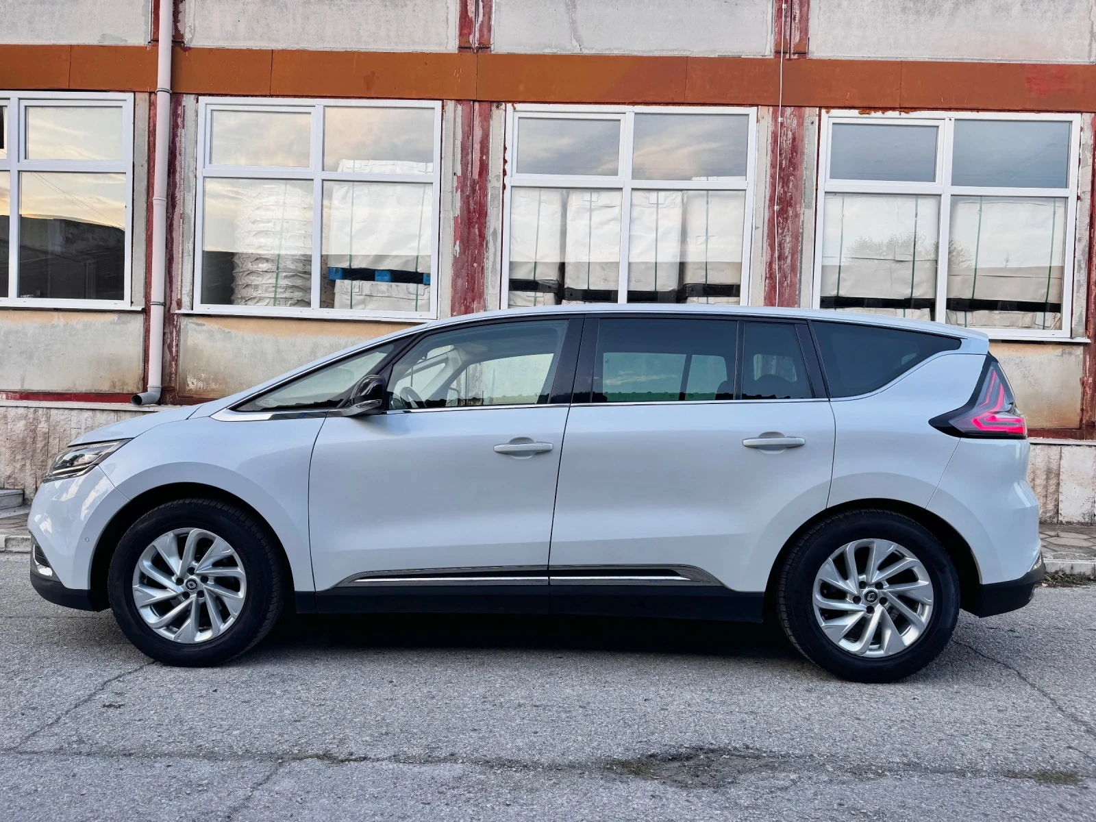 Renault Espace 1.6dci* LED* Темпомат* 7Местен* TOP, снимка 6 - Автомобили и джипове - 56712097