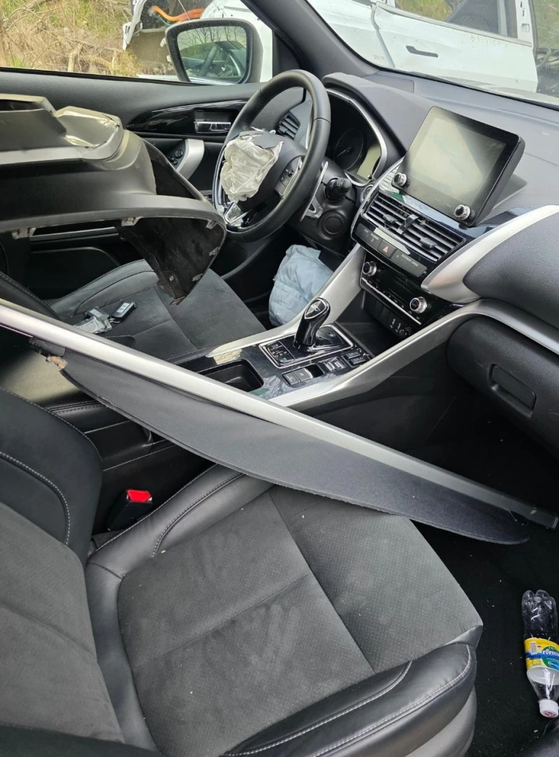 Mitsubishi Eclipse Cross PHEV Фул Екстри с Инцидент, снимка 4 - Автомобили и джипове - 53059868