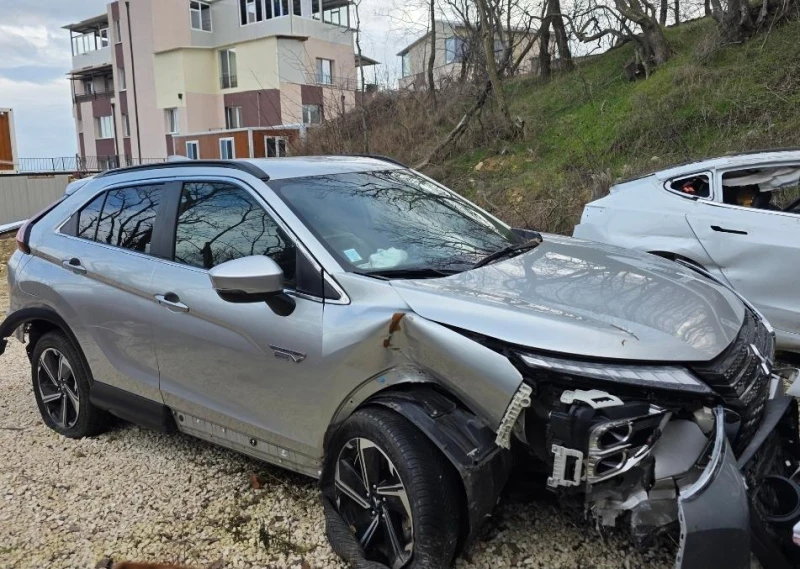 Mitsubishi Eclipse Cross PHEV Фул Екстри с Инцидент, снимка 8 - Автомобили и джипове - 53059868