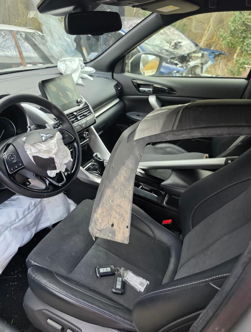 Mitsubishi Eclipse Cross PHEV Фул Екстри с Инцидент, снимка 2 - Автомобили и джипове - 53059868