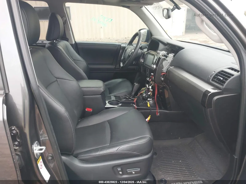 Toyota 4runner LIMITED* NIGHTSHADE* 2 Ключа* Цена до БГ, снимка 9 - Автомобили и джипове - 53131661