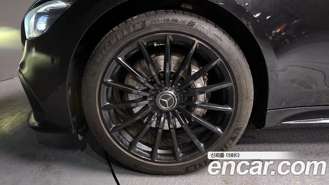 Mercedes-Benz GT 43 4MATIC+ | Black/Red | 80 000 km | Цена с достав, снимка 6 - Автомобили и джипове - 54938222
