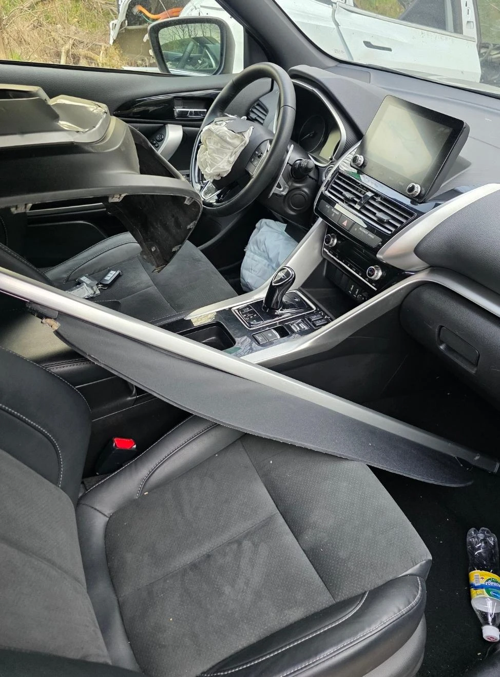 Mitsubishi Eclipse Cross PHEV Фул Екстри с Инцидент - изображение 4