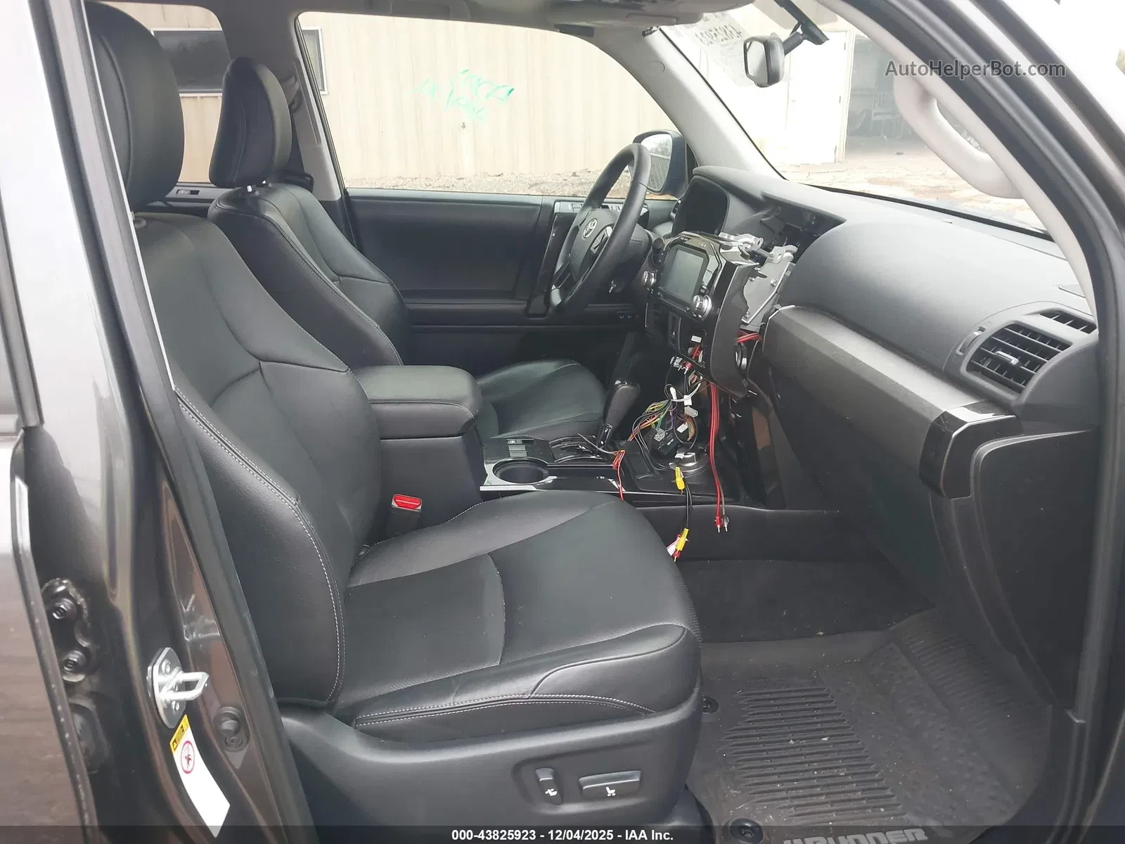 Toyota 4runner LIMITED* NIGHTSHADE* 2 Ключа* Цена до БГ - изображение 9