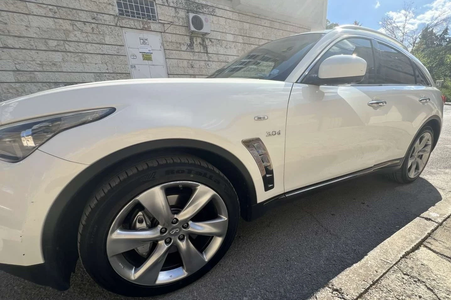 Infiniti QX70 3.0, снимка 4 - Автомобили и джипове - 53754081