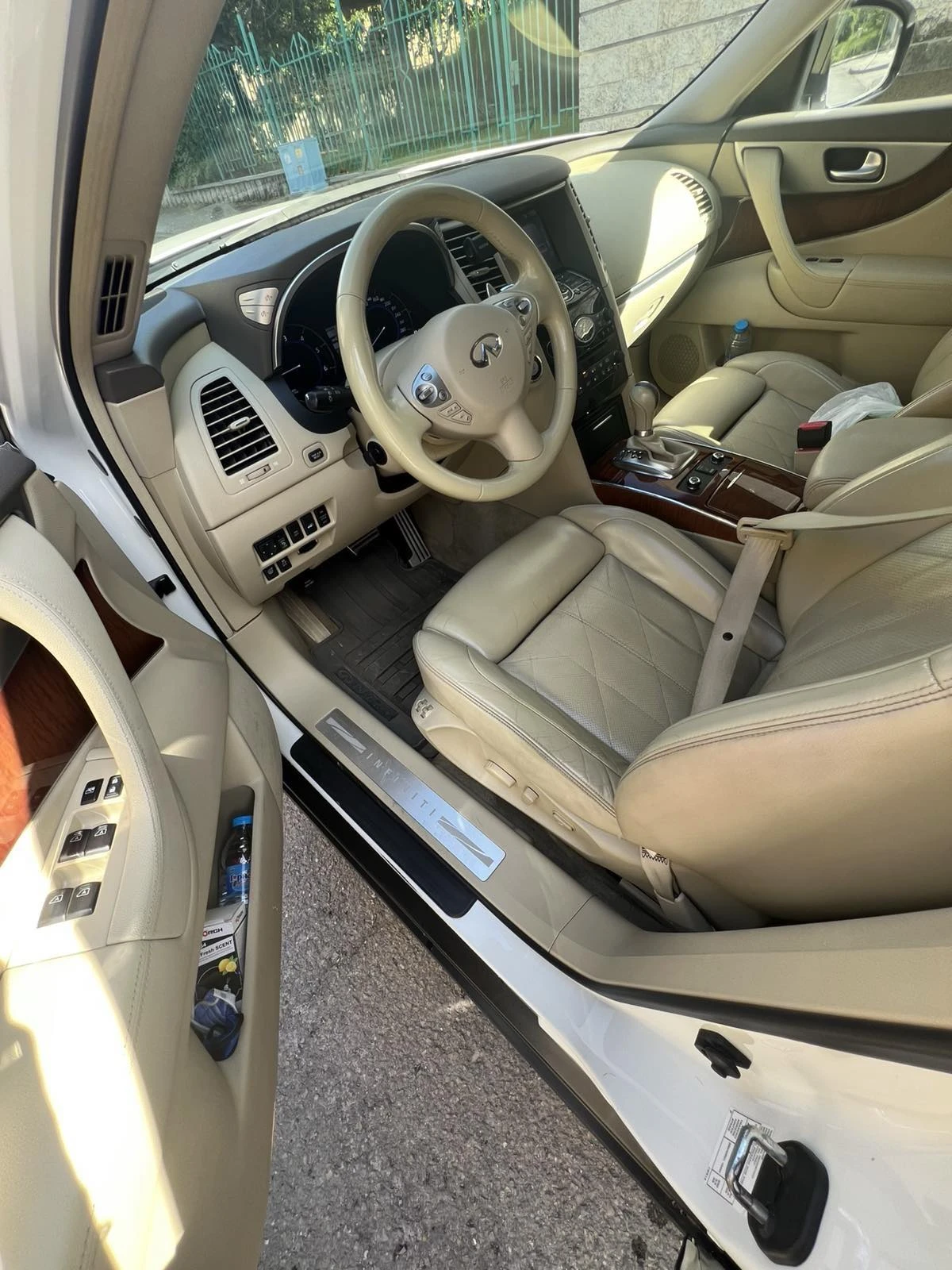 Infiniti QX70 3.0, снимка 12 - Автомобили и джипове - 53754081