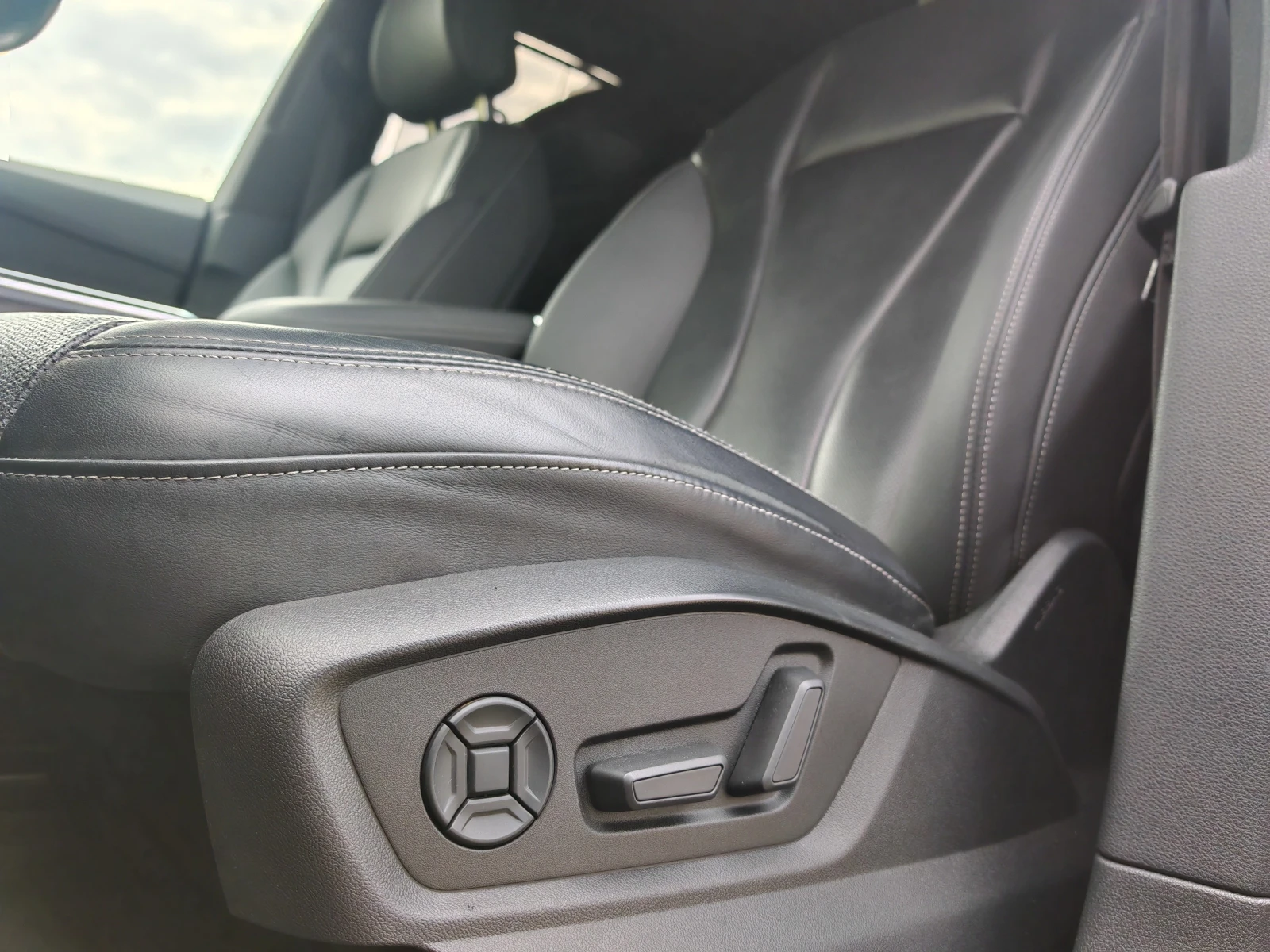 Audi Q8 TECHNIK | S LINE | BLACK OPTIC/ Вакуум, снимка 11 - Автомобили и джипове - 55894571