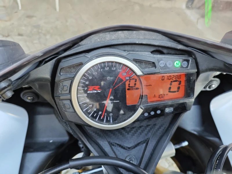 Suzuki Gsxr 750 2022г. Нов внос КАТО НОВ, снимка 8 - Мотоциклети и мототехника - 53061449