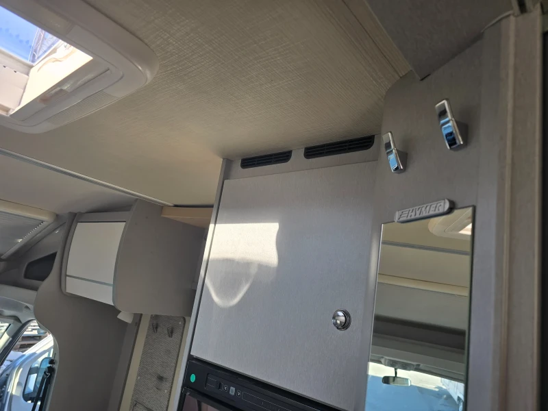 Кемпер HYMER / ERIBA, снимка 16 - Каравани и кемпери - 52729701