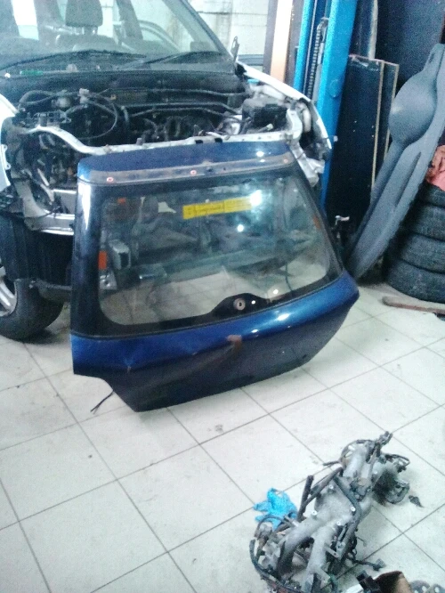 заден капак субару импреза комби