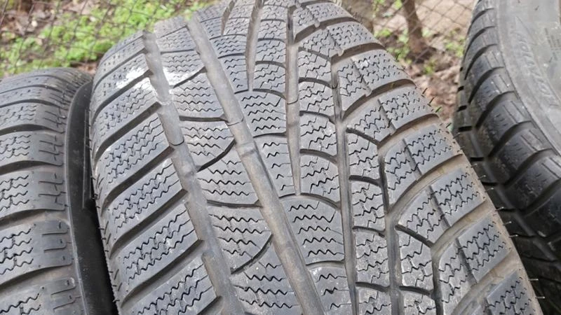 Гуми Зимни 235/60R16, снимка 4 - Гуми и джанти - 27533120