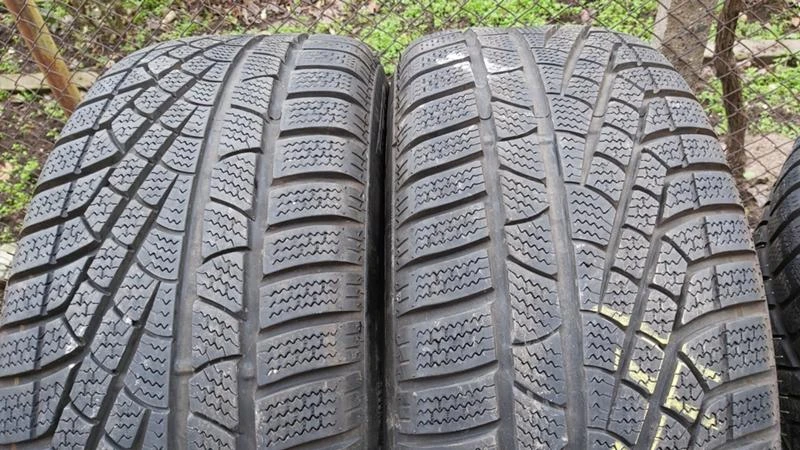 Гуми Зимни 235/60R16, снимка 1 - Гуми и джанти - 27533120