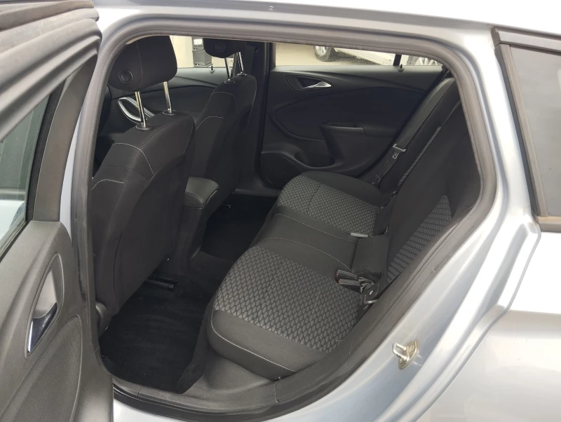 Opel Astra 1.6 CDTI, снимка 7 - Автомобили и джипове - 49647478