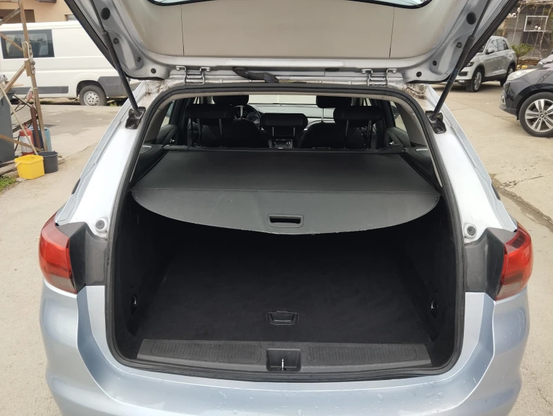 Opel Astra 1.6 CDTI, снимка 11 - Автомобили и джипове - 49647478