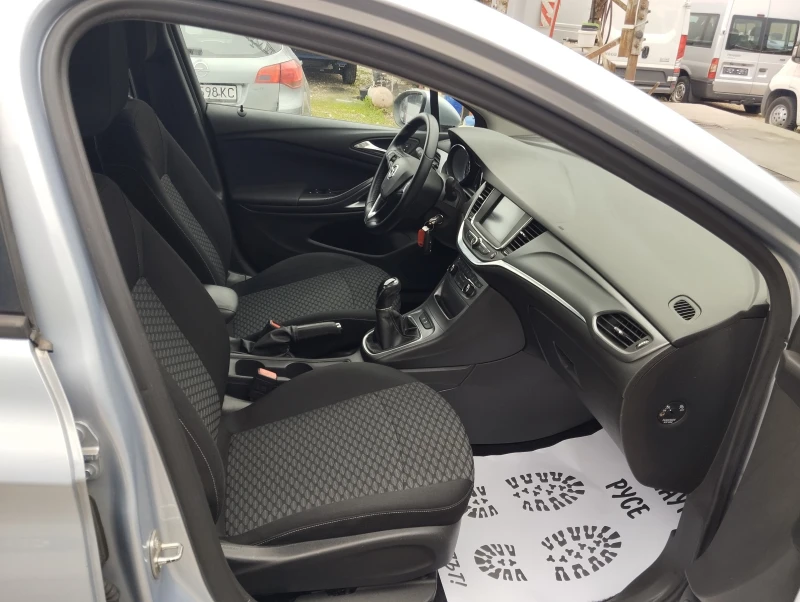 Opel Astra 1.6 CDTI, снимка 10 - Автомобили и джипове - 49647478