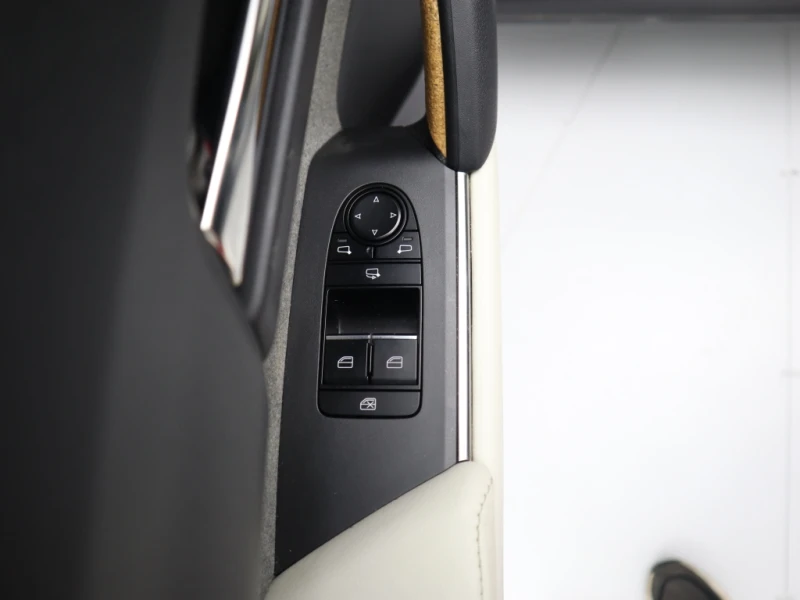 Mazda MX-30, снимка 17 - Автомобили и джипове - 51193302