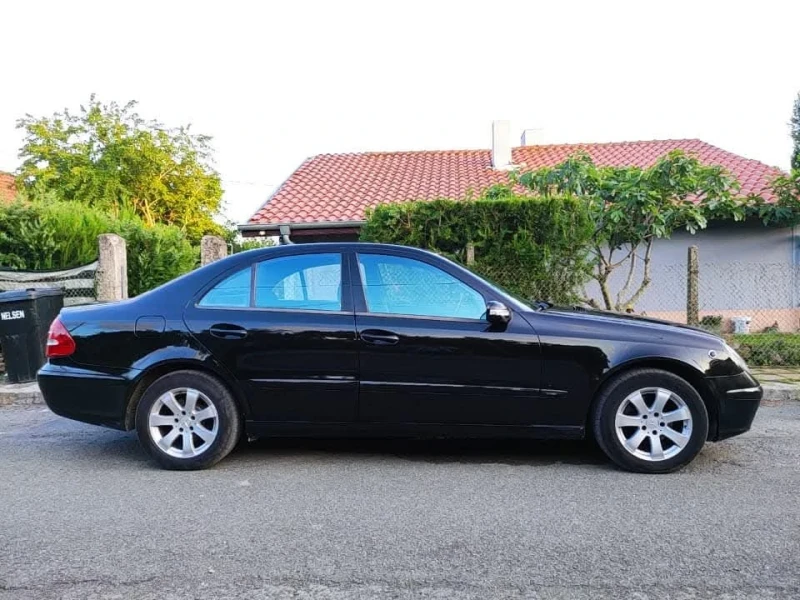 Mercedes-Benz E 200, снимка 4 - Автомобили и джипове - 50921168